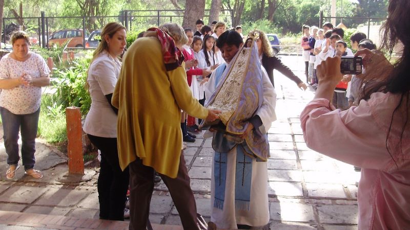 La Imagen de la Virgen del Valle, en la escuela de Villa Dolores y centros de salud de Capital