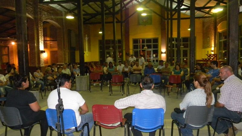 El candidato Carlos Luna se reunió con residentes  