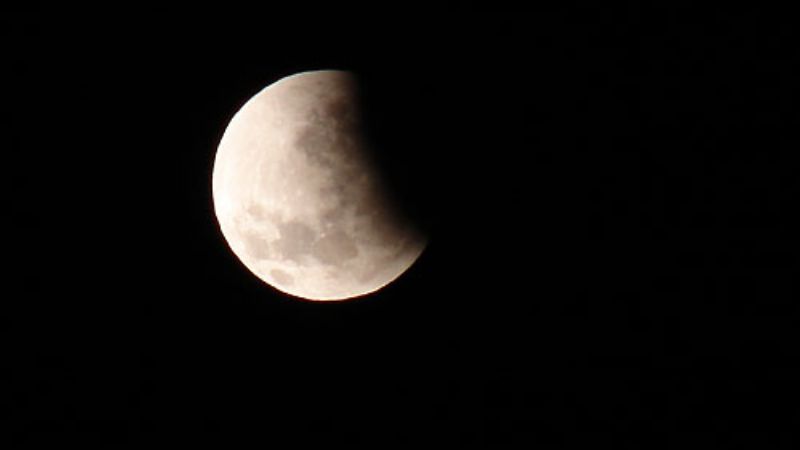 Esta noche se podrá observar un eclipse penumbral