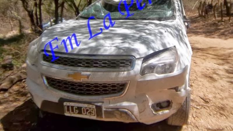 Chocó contra la montaña y volcó