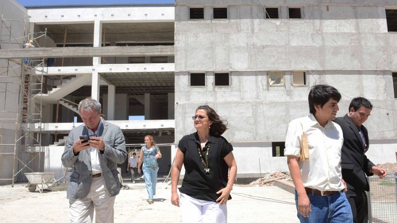 Lucía visitó obras de nuevos edificios escolares