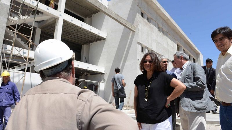 Lucía visitó obras de nuevos edificios escolares