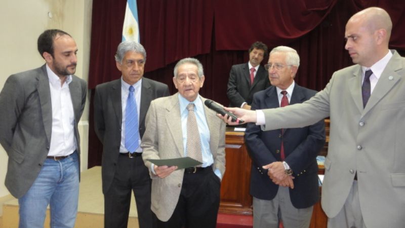 Otorgan distinción a gloria del atletismo catamarqueño