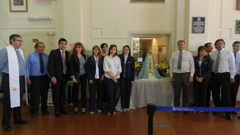 La Virgen visitó la ENET N° 1 y el Banco Nación