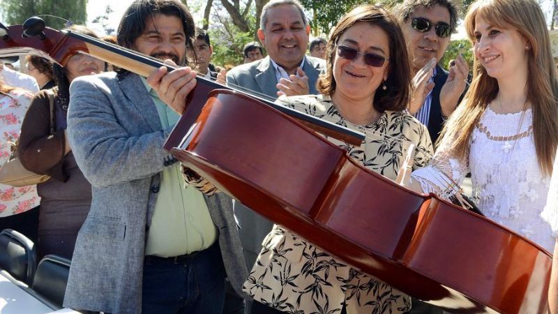Entregan equipamientos a Escuelas Técnicas