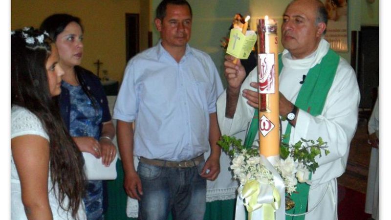 Adolescentes fueron bautizados y recibieron la comunión 