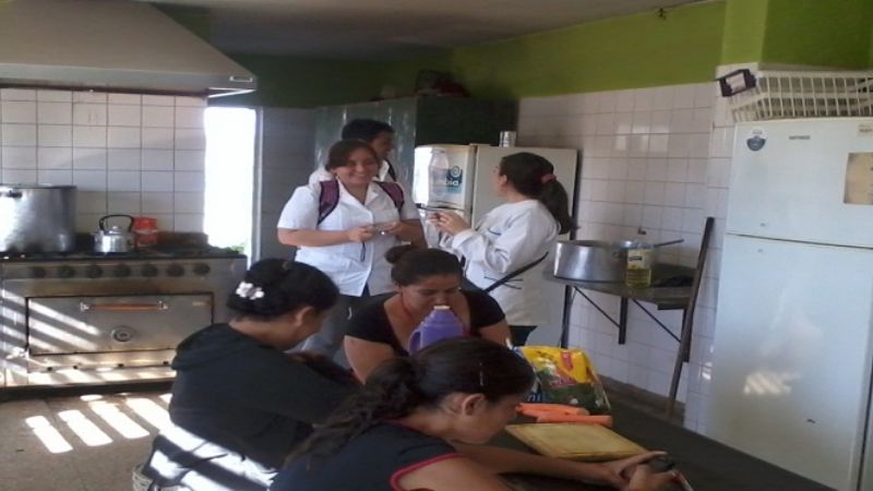 Alumnos de Bromatología realizan pasantías en comedores municipales