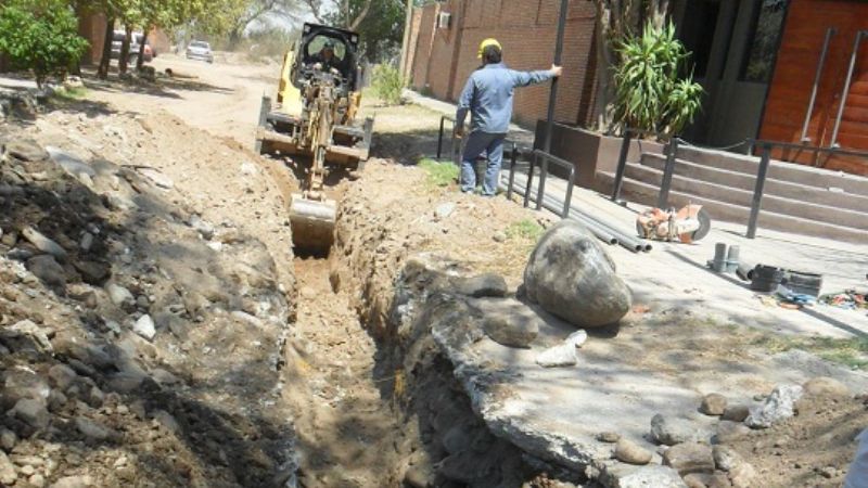 Suman más redes de agua potable y cloacas en Capital