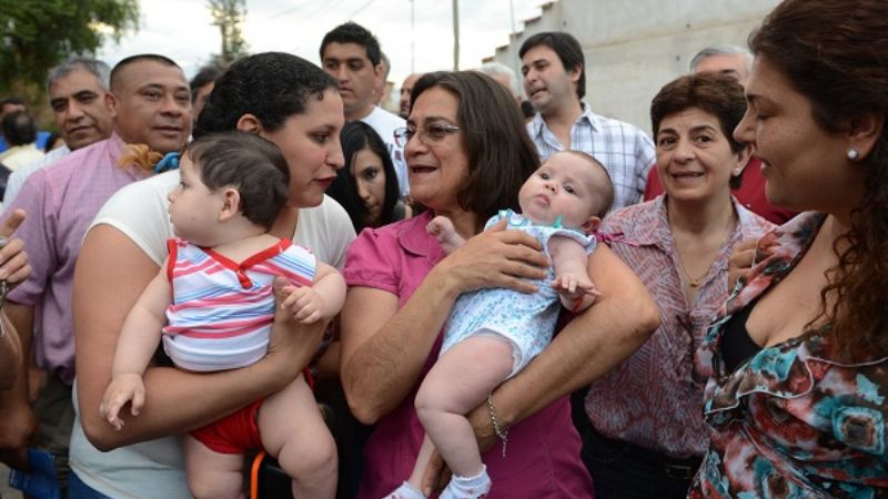Entusiasta caminata de Lucía por San Isidro, Valle Viejo