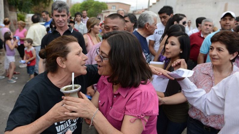 Entusiasta caminata de Lucía por San Isidro, Valle Viejo