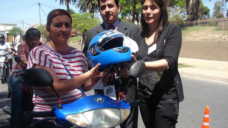 El Consejo de Seguridad Vial entregó cascos