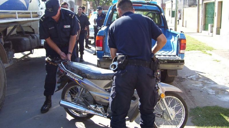 Tras persecución de la Guardia Urbana, se recupera una moto robada