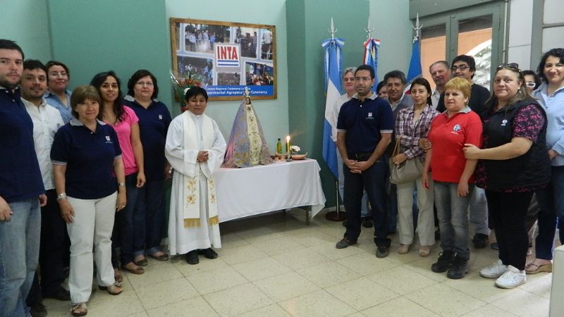 Empleados del INTA y Transporte recibieron a la Virgen