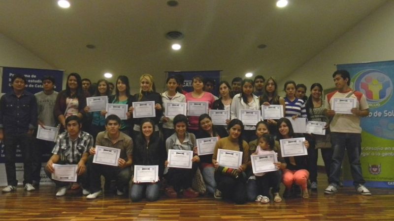 El gobierno otorgó 59 becas a estudiantes de Enfermería