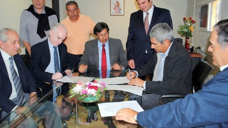 Acordaron continuar las obras de las cloacas para Fiambalá