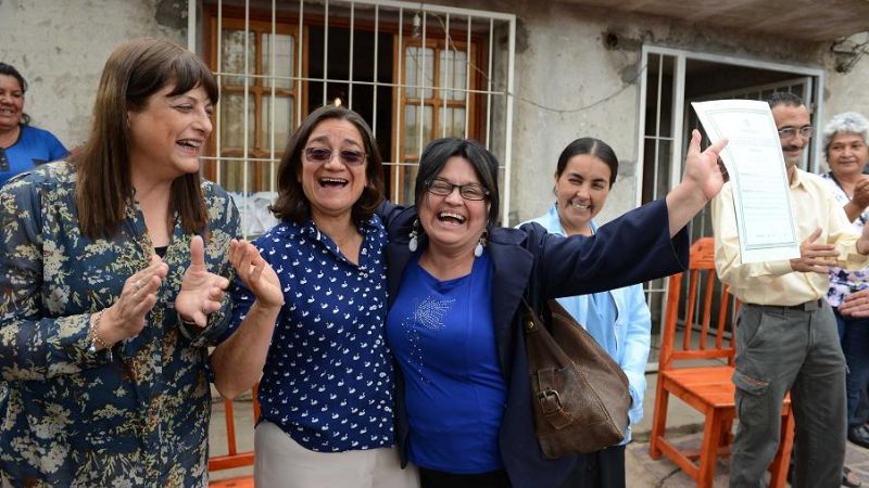 Entregaron escrituras a vecinos del barrio Alcira Sur