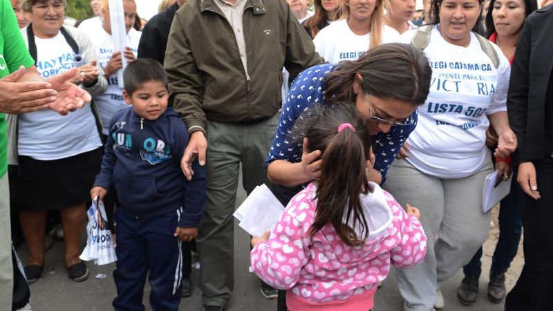 El Frente Para la Victoria cerró con caminatas por los barrios