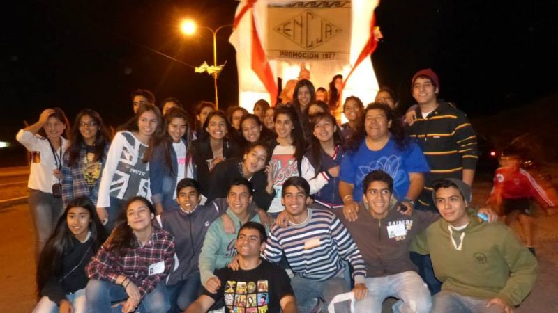 Alumnos de secundario se lucieron con sus carrozas