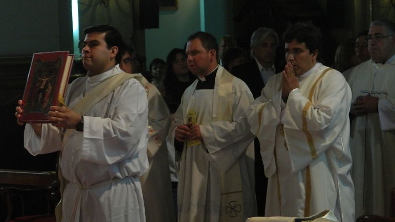 La Iglesia recibió gozosa la consagración de dos nuevos sacerdotes