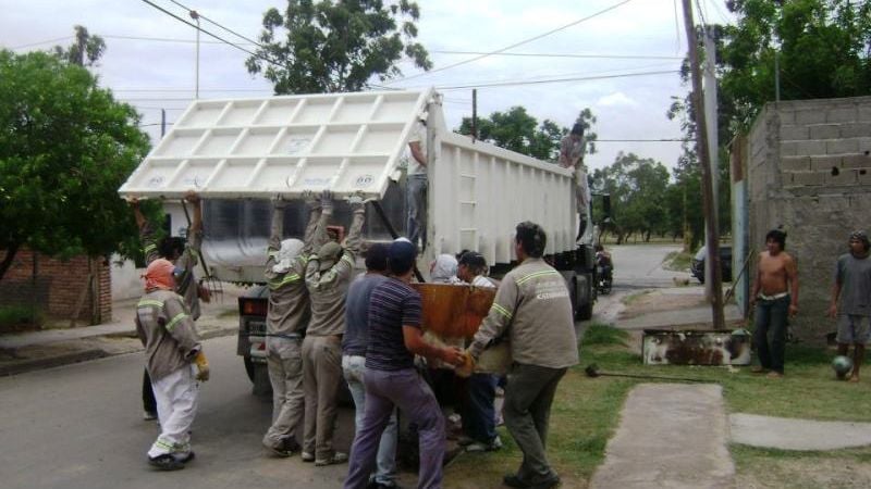Tareas de prevención y descacharrado en el barrio Luis Franco