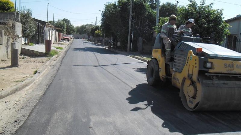 Avanza pavimentación en los barrios