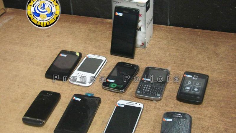 Un aprehendido y un demorado por el robo de 10 celulares
