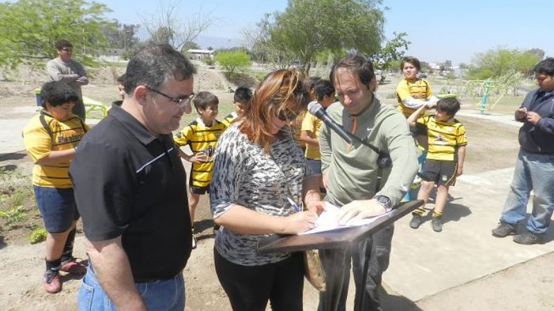 Jalil inauguró un gimnasio al aire libre 