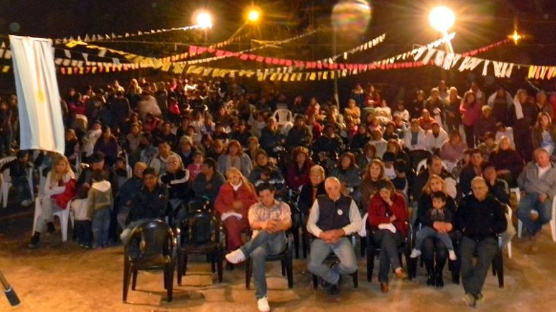 Con críticas a Gómez se lanzó Luna en Mutquín