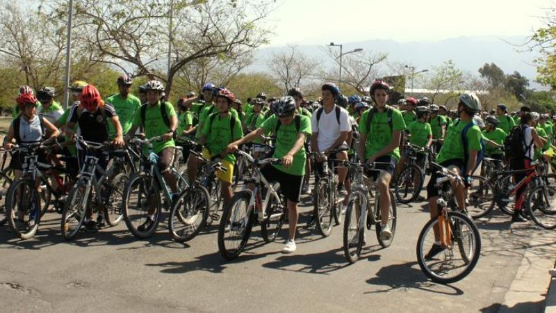 Turistas franceses participaron de “Biciturismo por el valle”