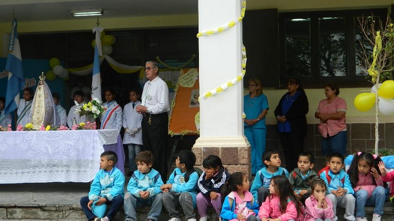 La Virgen visitó el Hogar Escuela, la escuela de El Bañado y la Policía Federal