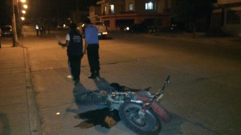 Motociclista murió al ser atropellado por un auto