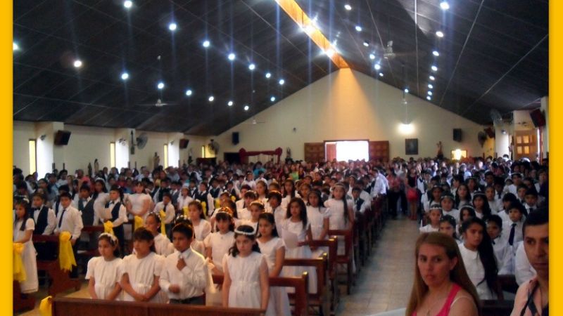 Más de 200 niños recibieron por primera vez a Jesús Sacramentado