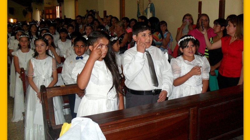 Más de 200 niños recibieron por primera vez a Jesús Sacramentado
