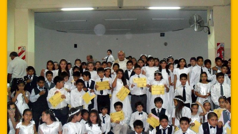 Más de 200 niños recibieron por primera vez a Jesús Sacramentado