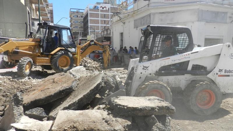 Continúan con la tercera etapa de la obra en la Plaza 25 de Mayo