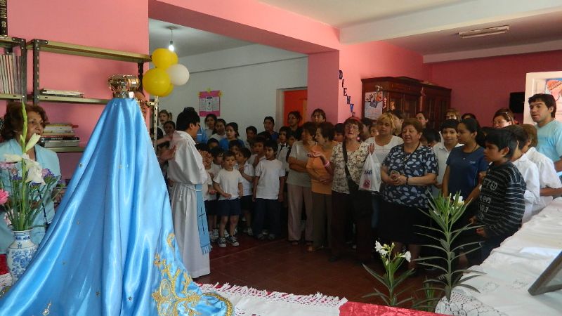 La Virgen visitó biblioteca y el Hogar de Ancianos 