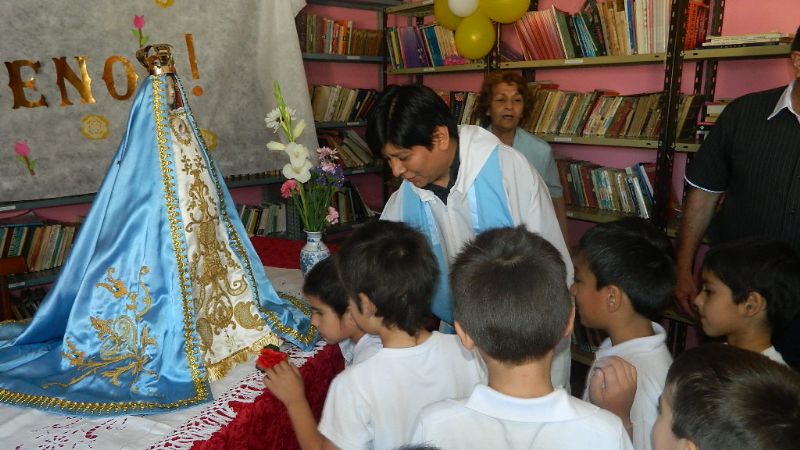 La Virgen visitó biblioteca y el Hogar de Ancianos 