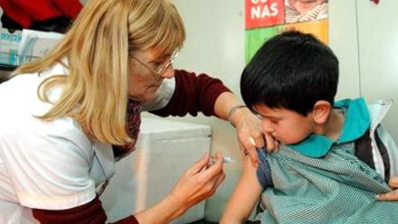 Solicitan vacunación de la Triple A Celular para niños de 11 años  