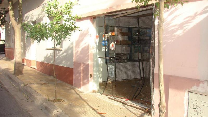 Una camioneta se estrelló contra un comercio