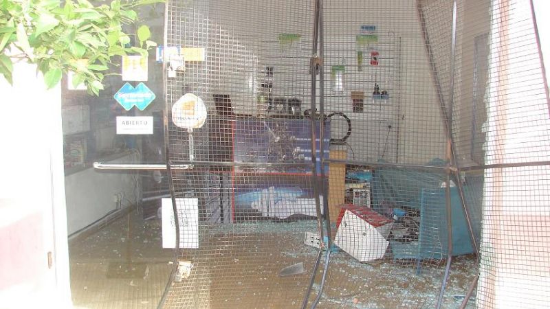 Una camioneta se estrelló contra un comercio