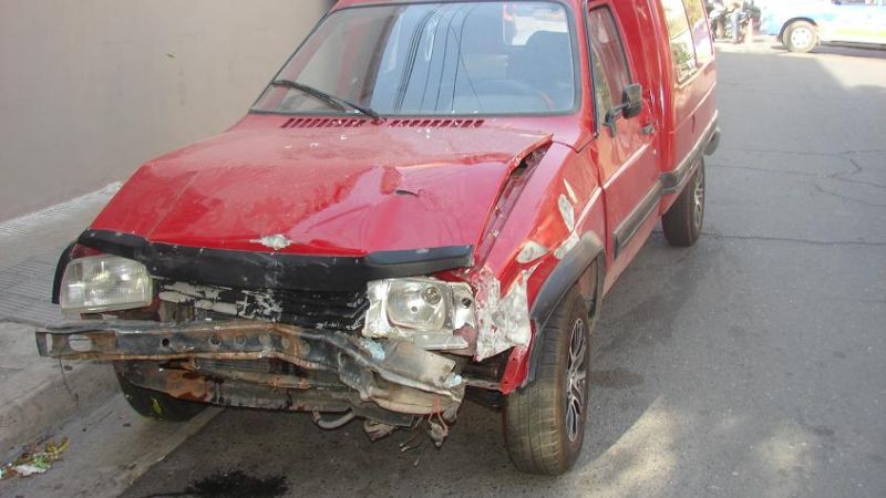 Una camioneta se estrelló contra un comercio