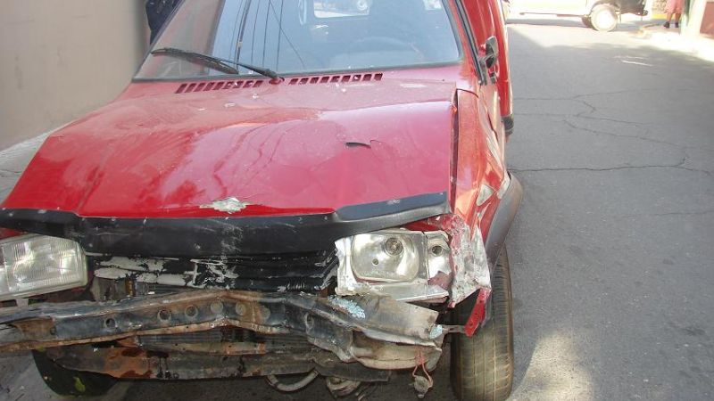 Una camioneta se estrelló contra un comercio