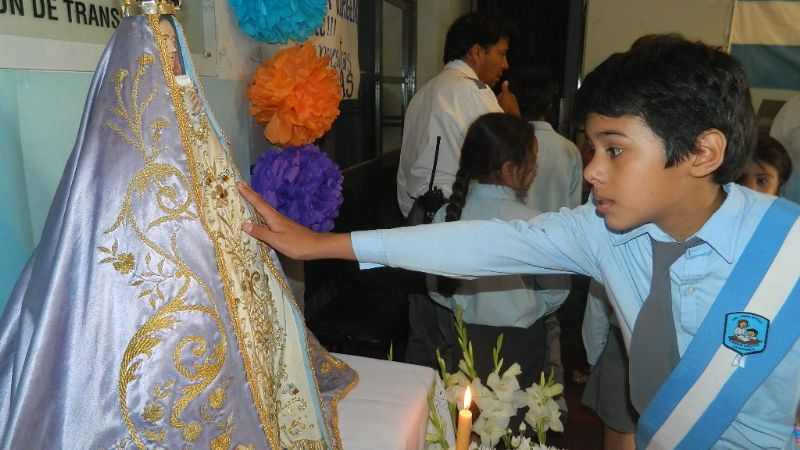 La Virgen en el Hospital de Niños Eva Perón y la Policía Municipal