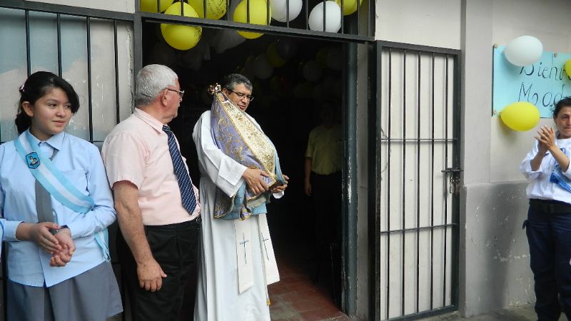 La Virgen en el Hospital de Niños Eva Perón y la Policía Municipal