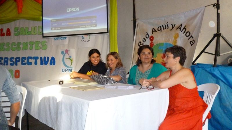 Entrega de certificados a promotores de salud en Santa María