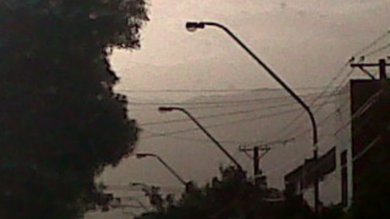 Nube de tierra cubrió la ciudad durante la mañana