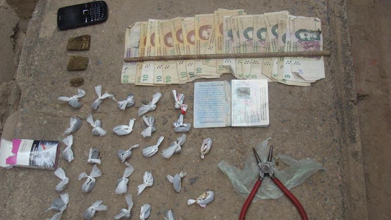 Secuestran marihuana, cocaína, pasta base y una moto