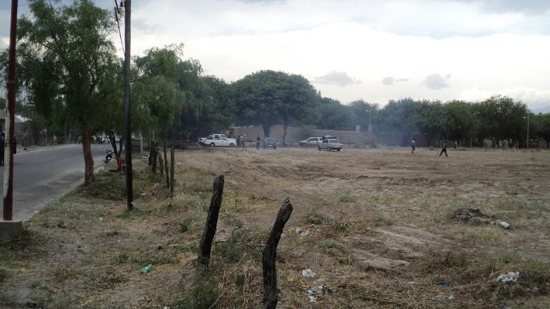 Desalojo ordenado por el fiscal González terminó con tiros, gases y pedradas