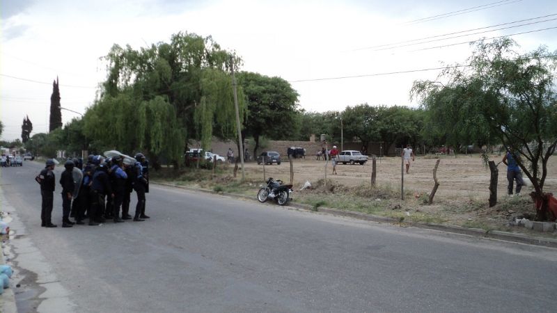 Son nueve policías heridos en el desalojo ordenado por la Justicia santamariana