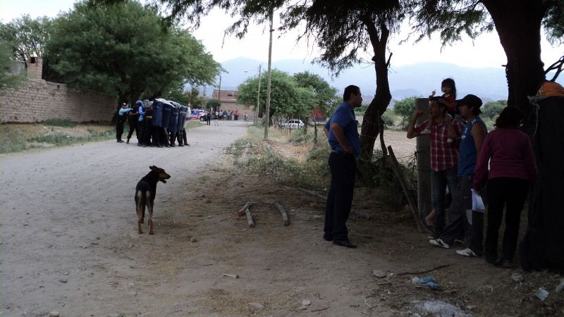 Son nueve policías heridos en el desalojo ordenado por la Justicia santamariana